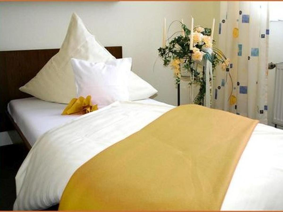 Hotel Zur Krone Ronneburg  Extérieur photo